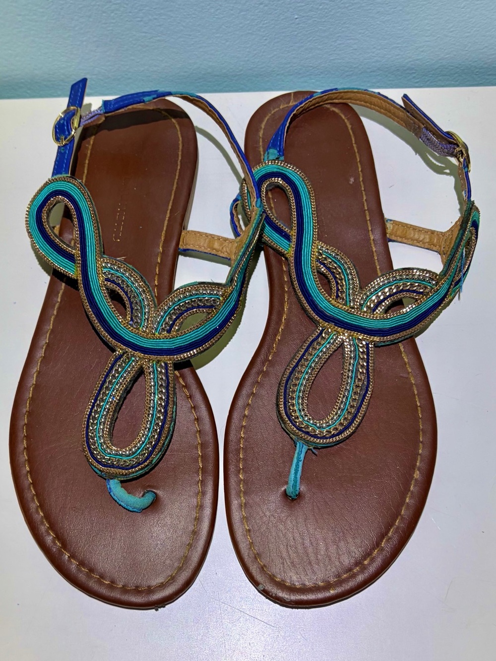 CL By Laundry Women’s Blue and Teal Embellished T-Strap Sandals. Size 9